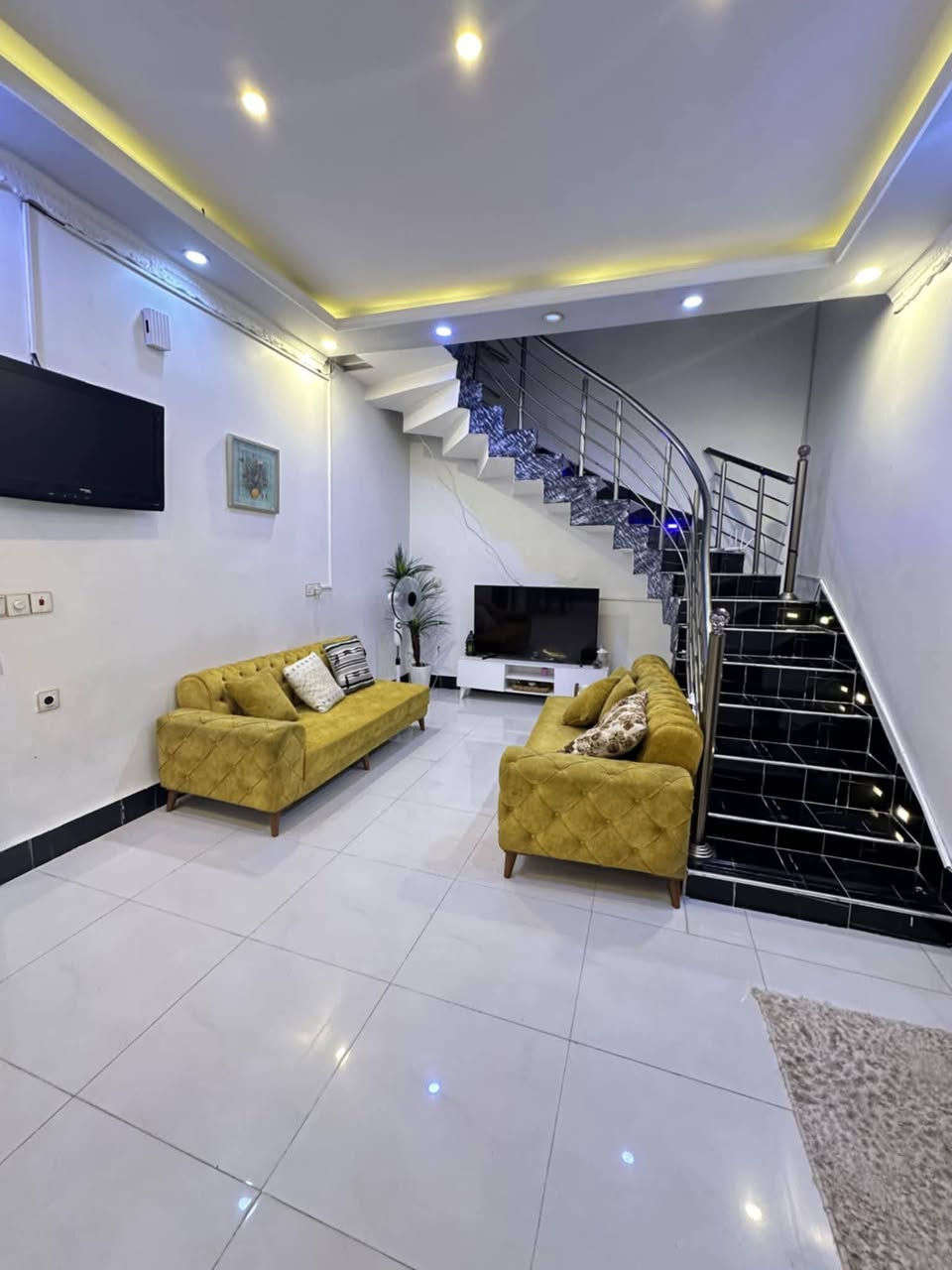 دار للبيع زراعي مساحة 200متر طابق واحد موقع حي الواسطي بين سايدين القديم وجديد غرفتين نوم واستقبال هول مطبخ وصحيات كراج البيت فول سيراميك سقف مغربي واجهه فلين نضام دكت اي استفسار ع خاص او اتصل 

***********
***********
