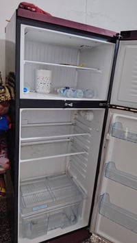 07829718118ثلاجه  نضيفه للبيع ع الفحص