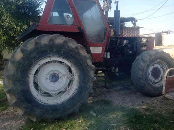 السلام عليكم 
مكينه فيات حجم 1580 محرك 160 سوبر مكفوله عام وياهه فدان 16 رباعي ودسك 24 دفاعي و شيزل ابو سبعه و معدلان رقم واسط تحويل ثاني يوم العنوان واسط للاستفسار *********** واتساب موجود
