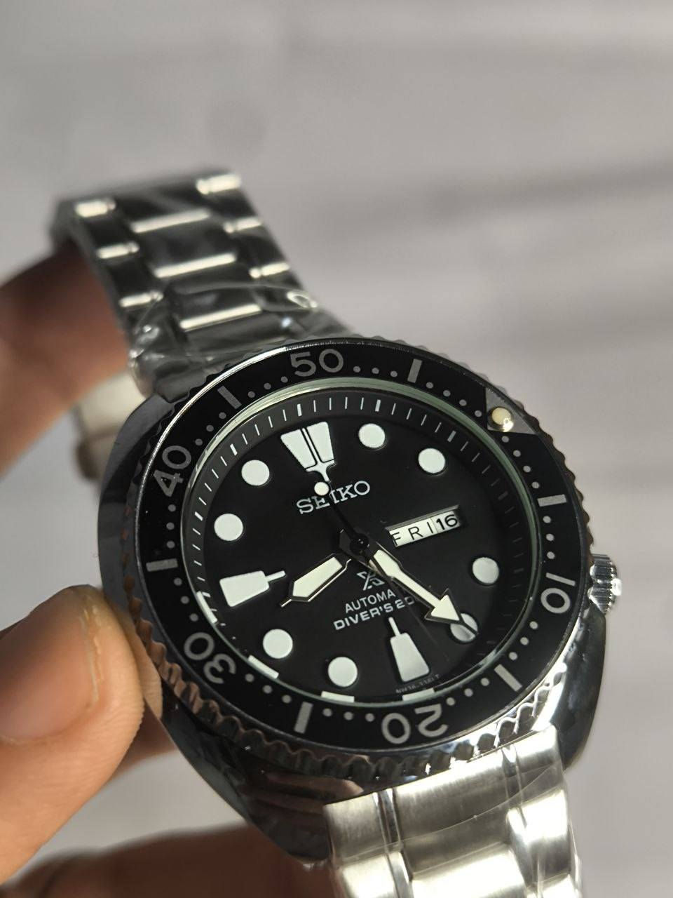 ساعة من ماركة سيكو Seiko باتمان
تحفة فنية 
مصممة للغواصين ومحبي الفخامة
مكينة كوارتز ناعمة نظام ماطور
هيكل ستانلس ستيل مع رنك دوار
ميناء اسود فخم ومميزة مزودة بمنفذ تاريخ شهري واسبوعي 
فول لامينوس اميال وارقام والرنك 
زجاج معدني ضد الخدش 
مقاومة ماء وغبار 
سير ستانلس ستيل جودة علية
دبل قفل اصلي 
القطعة مختمة بالكامل خفر 
وزن ثقيل 

ملاحظة متوفر قطعتين فقط

السعر :- 45 الف ع اول تم
للحجز والاستفسار يرجى مراسلة الصفحه


**إذا كنت صاحب هذا الإعلان وتريد حذفه لأي سبب، رجاءا أرسل رسالة إلى الدعم الفني**