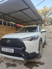 كورلا هايبرد موديل 25  نظيف حيل  ماشية بس 5000  سعر ١٨٠ وبي مجال  0781...