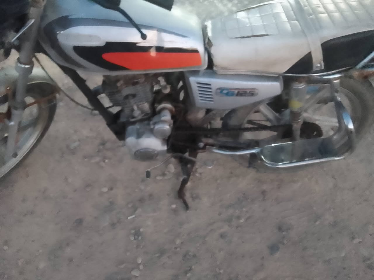 السلاام وعليكم سيفان 5كير محرك خير من الله موديل20يرادله شد كهربايات فقط دراجه شغاله عيب مابيه المراوس وبيع سعر300


**إذا كنت صاحب هذا الإعلان وتريد حذفه لأي سبب، رجاءا أرسل رسالة إلى الدعم الفني**