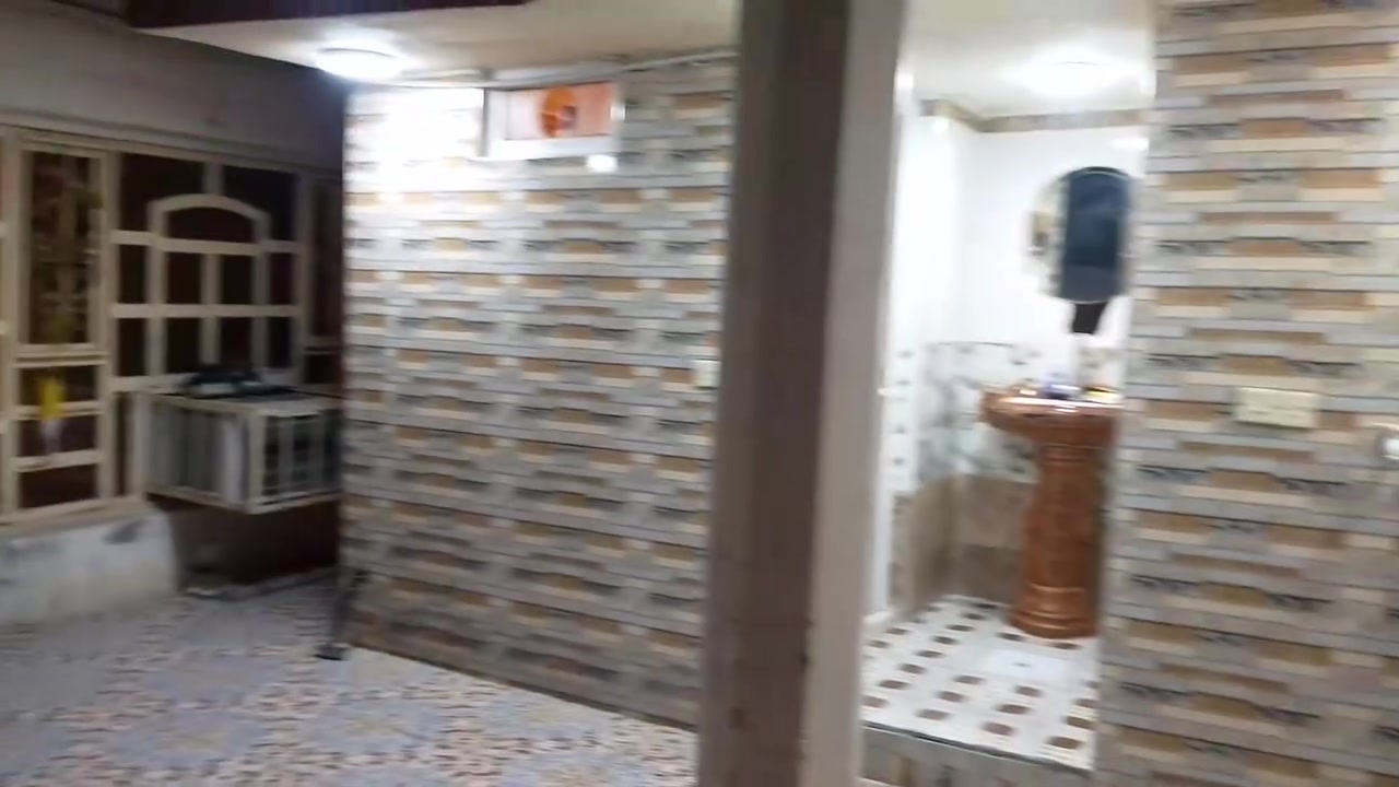 السلام عليكم دار للبيع مساحه 320 البيت طابقين طابو صرف بي خمس غرف نوم بي هول عدد 2 مطبخ حار و بارد الموقع معل السوس ***********
