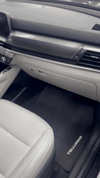 كيا تلورايد 2024فئة S وارد امريكي حادث السيارة خلفي قبغ الجنطه بدون ايرباك   صور الحادث موجود بالمنشور السيارة رقم بغداد  عداد المشي 37000 كيلو متر السيارة لايوجد بها نقص  .. السعر 295 وبيها مجال 
***********
