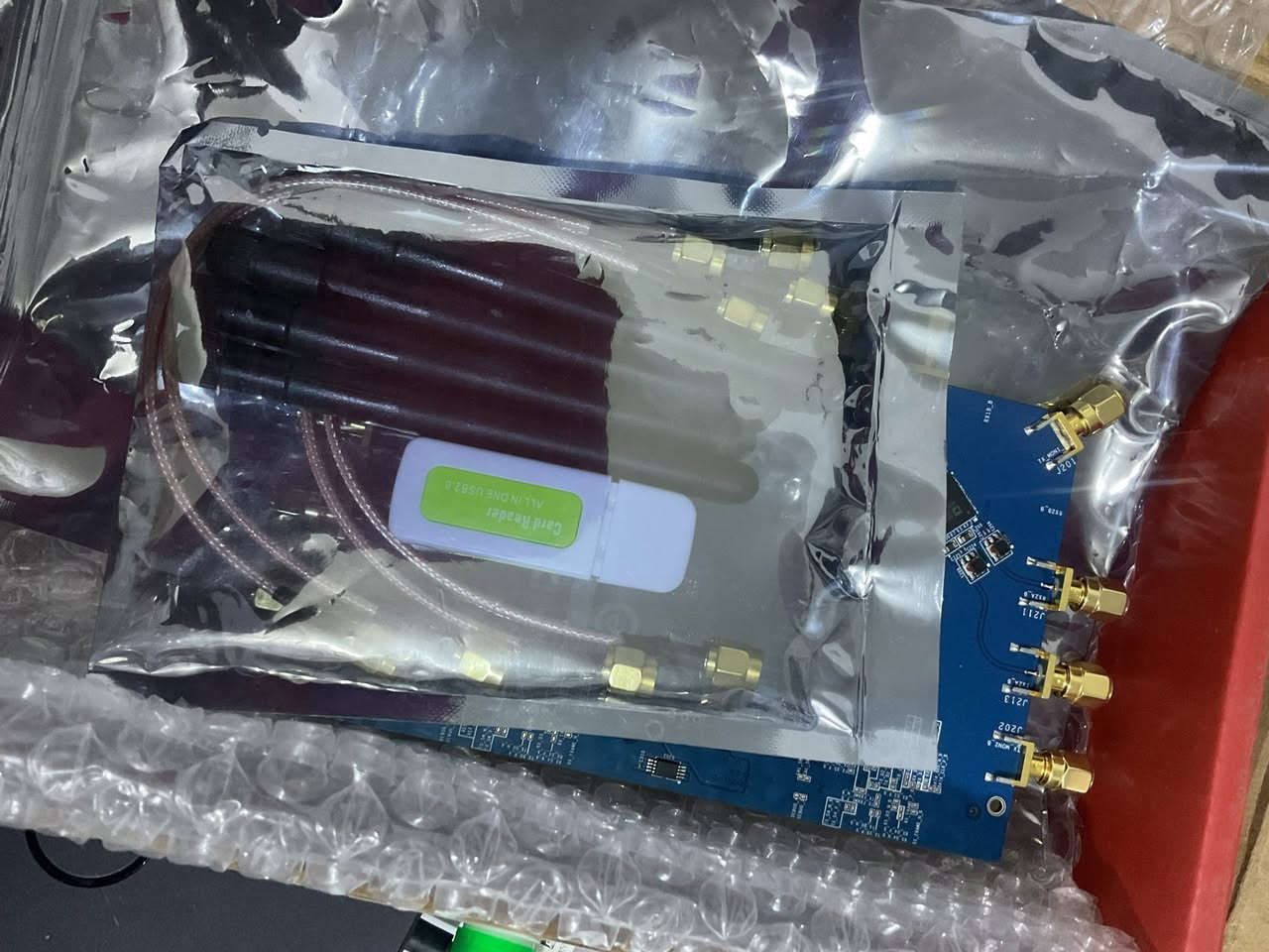 لوحة SDR احترافية للمختبرات والبحث في الرادارات والاتصالات اللاسلكية العسكرية، تدعم 4x4 MIMO بأربع قنوات إرسال وأربع استقبال، مع نطاق ترددي واسع لتجارب LTE، 5G، WLAN، وغيرها من تطبيقات SDR المتقدمة  بموديل ad-fmcomms5-eb 4x4 mimo امريكية الصنع
للاستسفسار خاص


**إذا كنت صاحب هذا الإعلان وتريد حذفه لأي سبب، رجاءا أرسل رسالة إلى الدعم الفني**