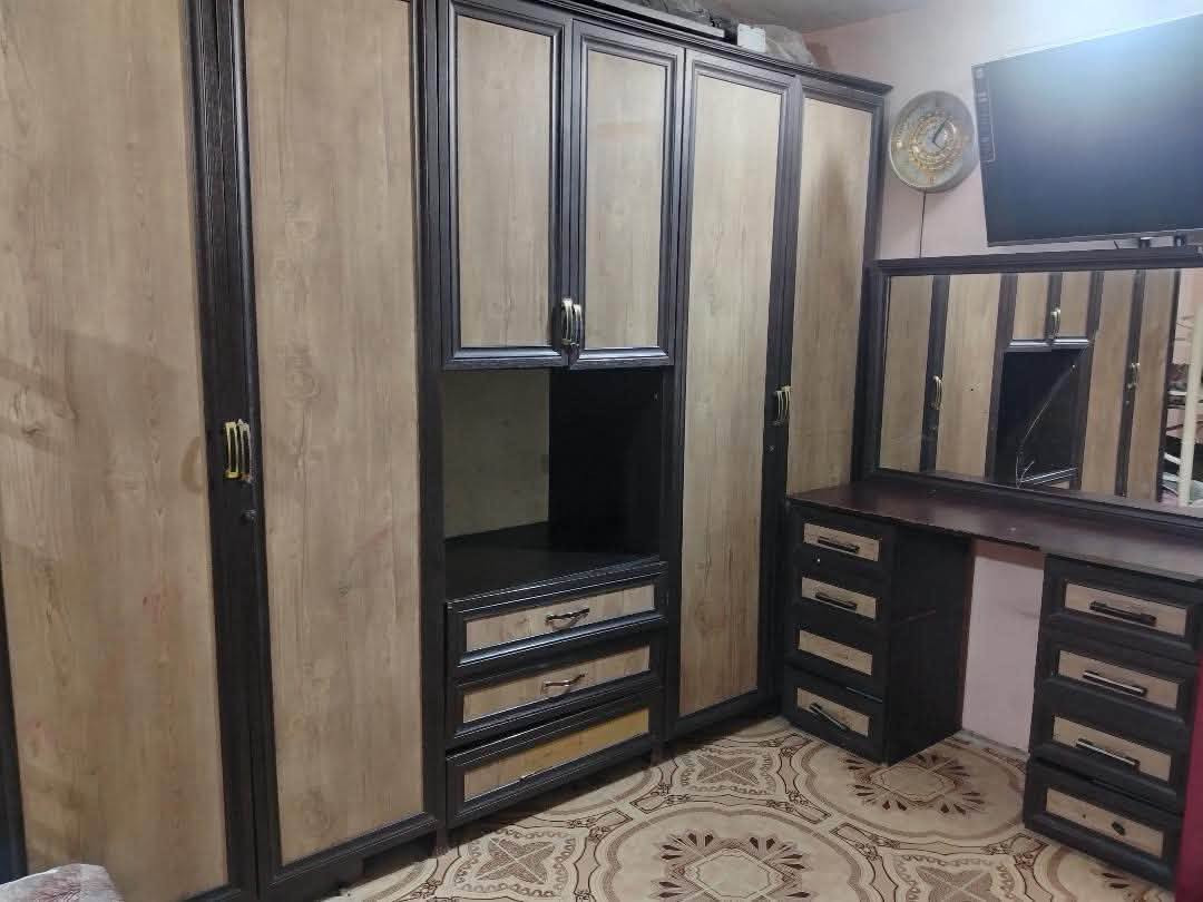 سلام عليكم  غرفه نوم نجاره خشب HDF قويه سويتهه مليونين اريدهه ٨٥٠وبيهه مجال وجرابي قاطين سعرهم ٧٥وبيهن مجال علوان بصره جمهوريه ***********
