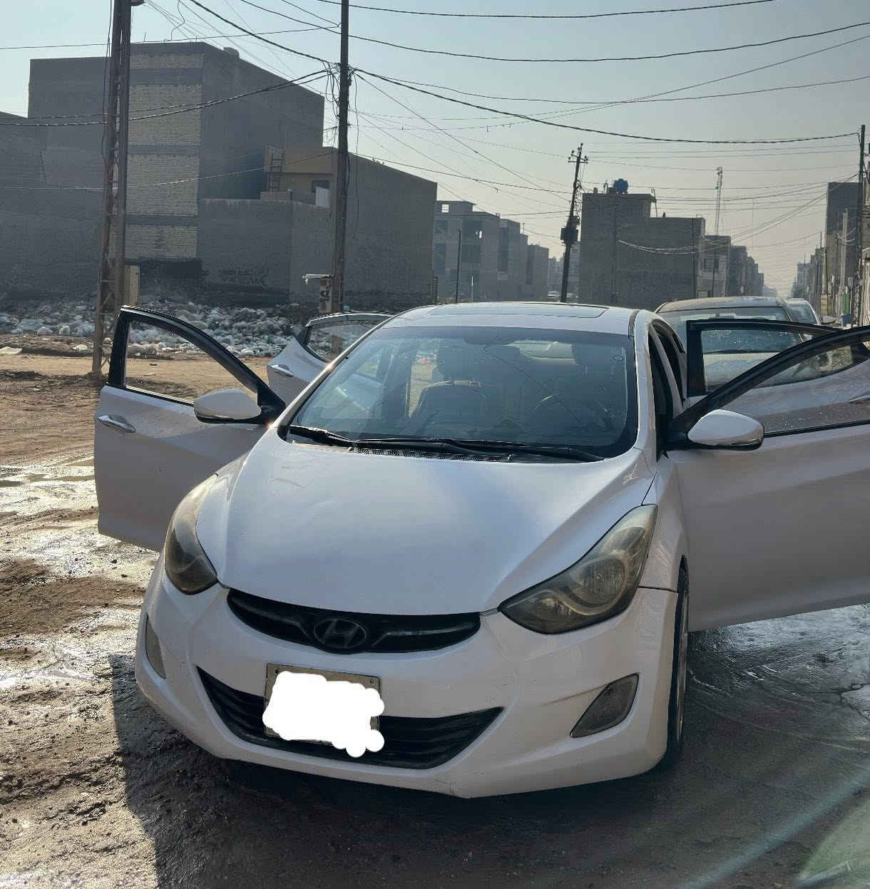 السلام عليكم …….. للبيع 
هيونداي افانتي موديل ٢٠١١ وارد كوري 
المحرك ١٦٠٠ GDI 
الكير at 
حادثها جاملغ وباب جهه السايق وراجعات نفسهن 
السياره فول مواصفات عده البصمه 
تبريد منفصل + تدفئه كشنات + فتحه 
ماشيه ٢٥٠ الف كيلو كما موضح بل صوره 
رقمها شمالي الالماني (سليمانيه)
سعرها ٩٥ ورقه وبيها مجال للشراي 
للأستفسار اكثر اتصل على هذا الرقم ***********
مكاني بغداد الدوره حي دجله
