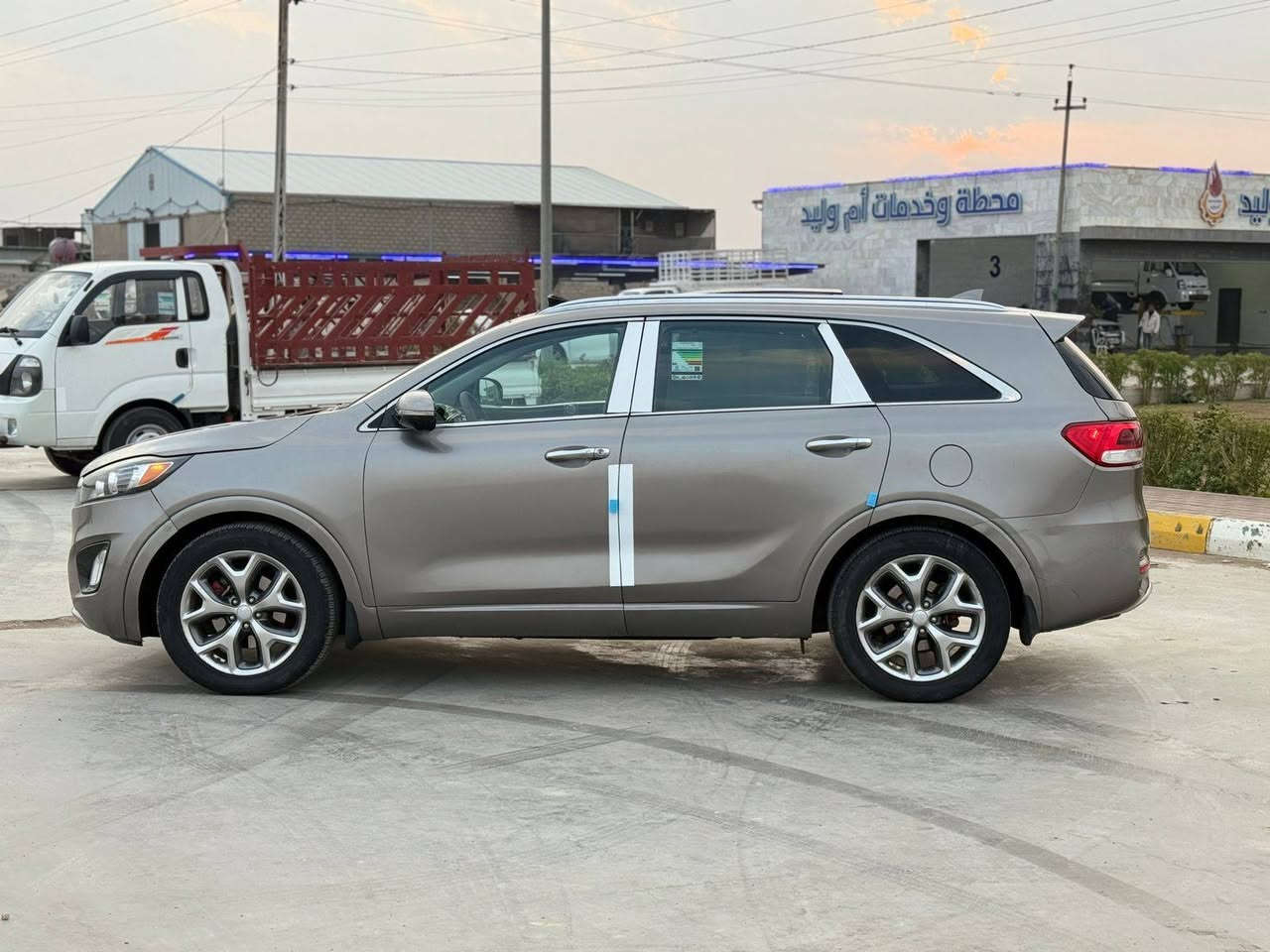 كيا ••• سورنتو ::: SXL .. V6.  ☑️☑️
    
موديل •••••••   2018            ☑️☑️

فول مواصفات 1/1
_ 6 سلندر 
_7 راكب 
_3 قطع تبريد
_بردات خلفيه بلاديه 
_ بانوراما 
_كراسي جلد كهرباء 
_داخل قرميدي 
_هيترات بالكراسي 
_لد خلفي وامامي 
_كشن ذاكره
_رادار جانبي
_صندوق كهرباء 
_دخول ذكي
_بصمات أبواب + تشغيل 
_ مرايات جانبيه ع الريمونت
السياره فول. وارد امريكي 
بيها مكانات صبغ بدون دواخل 
بدون تبديل جديدة جدا 
وجاهزه من كلشي 
رقم بغداد تحويل 
مكان السيارة واسط الصويره 
للاستفسار اكثر عن الاسعار
***********
***********
