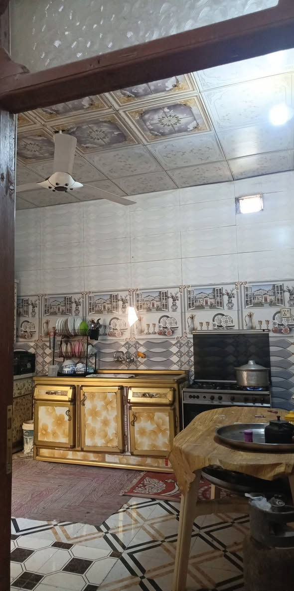 يا الله بيت للبيع مشمول بالتطويب شارع كربلاء نجف عامود 136 يا علي متوفر خدمات ماء كهرباء مدارس اسواق مخضر مخابز (***********) (***********) يتوفر واتساب
تفاصيل.. المساحة 140م 
غرفه عدد2 
صالة كبيرة 
مكاشيف 2 
مطبخ واستقبال 
وحمامات 2 
وكراج يطبب سيارة 
سيراميك جداري ارضي سقوف ثانوية  CNC
السعر المطلوب(30)مليون مع المجال
