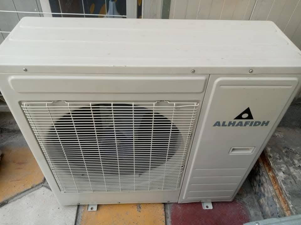 سبلت  الحافظ حجم 3 طن نظافه💯 بلادي على وضع الشركه بدون اي تصليح 
ملحقاته كامله بوراي ريمونت كيبلات
 غازه مقفول 
سعره 550 
📍مكاني بغداد قريب الشعب بوب الشام 
للاتصال اوتساب ***********
