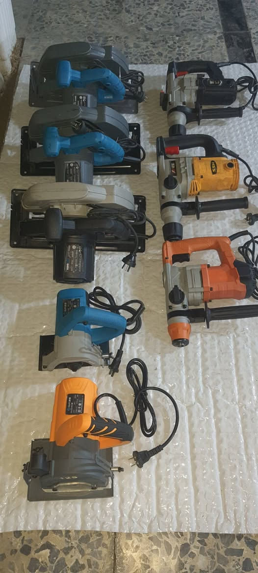 عندي هاي شروة كامله تنباع ٨ قطع مثل ما موضح بالصوره ومقطع الفيديو سعره ٣٠٠ الف كلهن شلع بضاعه باله استراليا اصلي نظيفه جدا شرط الشغل لا مفتوح ولا مصلحه بلاديه للإستفسار الاتصال على الرقم *********** او على الخاص
