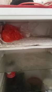 ثلاجة صغيرة • ٥ قدم • شغالة