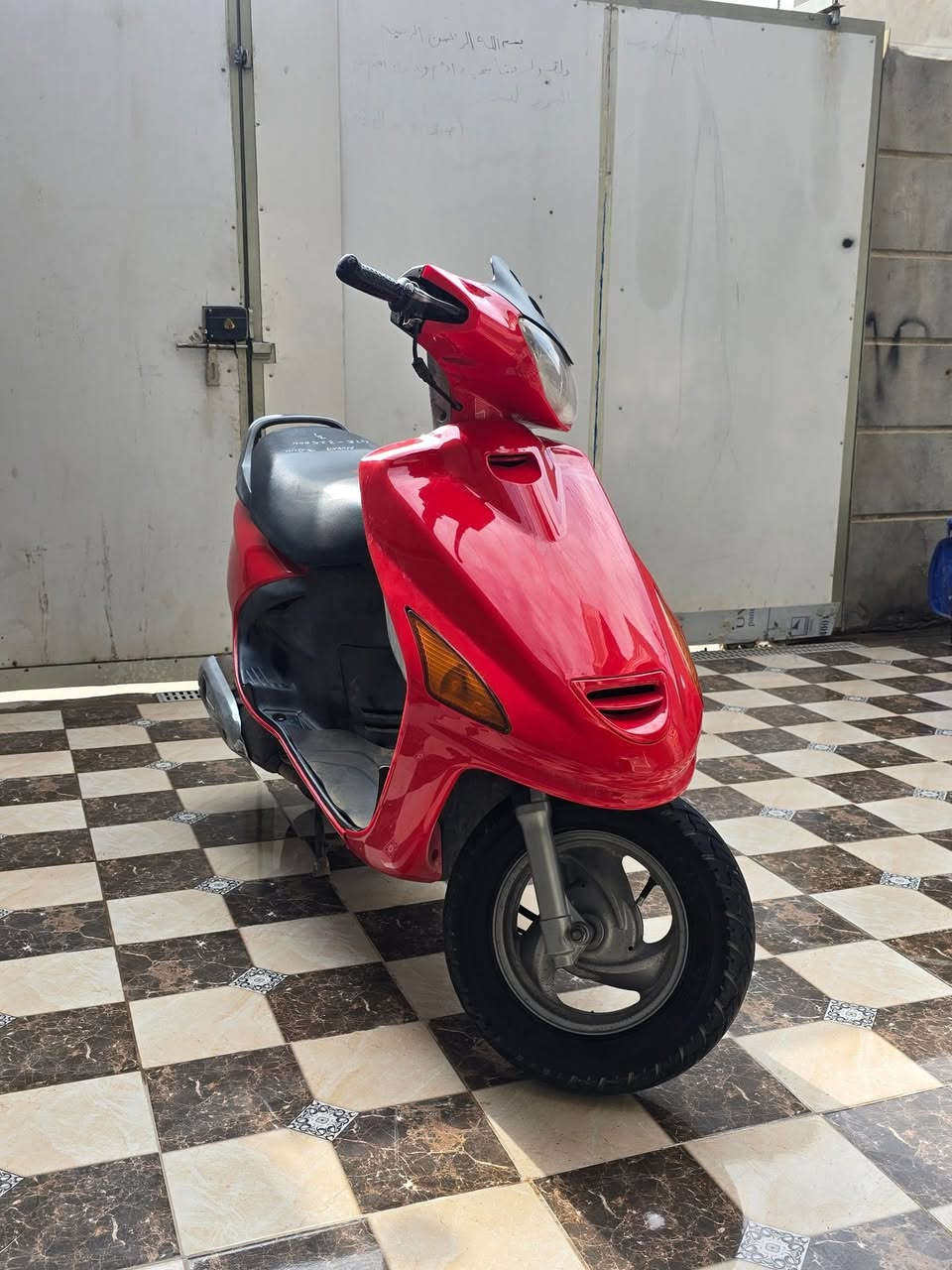 #للبيع  فراشه فحل حاويه صارله شهر من نازله كفاله عامه  من التاير للتاير معدل طيران مكينه برغي مامفتوح بيها كهربائيات كلها شغاله سلف هندر دشبول كله جاهزه تخم تايرات جدد بيع مستعجل وجوه سوك مال واحد متوازي السعر 580وبيها مجال حك كروتك فقط لئن مشتريها فوك هلسعر بهواي ورجائا موشراي لايتعبني +وصل شراء موجود .رقمي *********** بي واتساب
