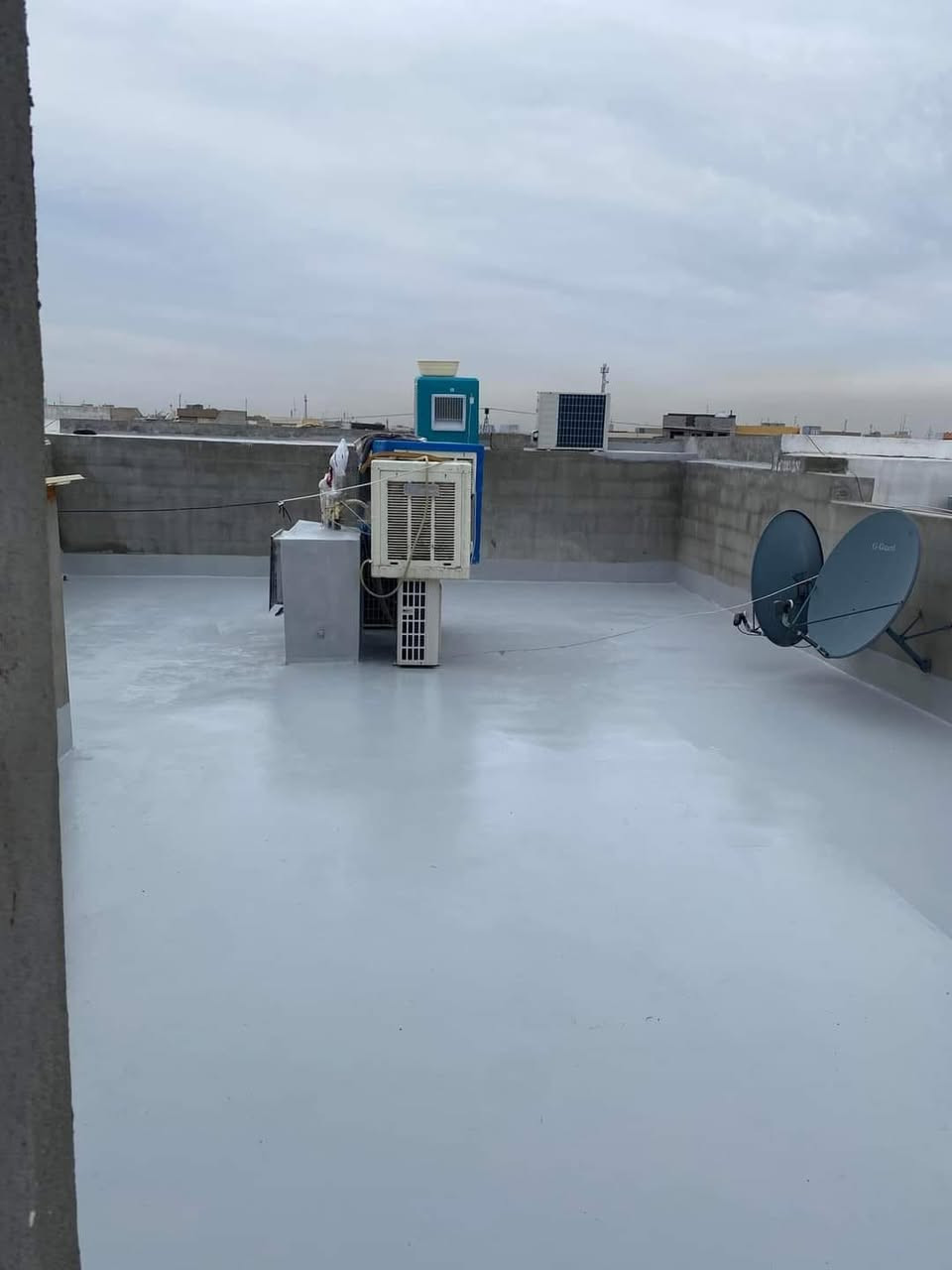 في اربيل 
(حافظ على منزلك  من الرطوبة والماء )

لباد وفلانكوت الأسطح عازل من الماء والرطوبة وعاكس للحرارة في الصيف يحافظ على السطح من العفن والتلف ويعالج التشققات وسعر مناسب وشغل درجه اولى للتواصل واتساب او اتصال ***********
