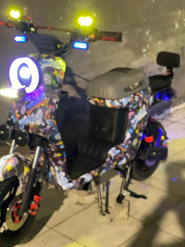 دراجة شحن R9 للبيع نضيفة جداً موشمه
كهربائيات كلهه شغالة وكاملة مكملة من كلشي 
بطاريات عدد 5 
للبيع السعر 450 وبيهه مجال للطيبين 
الرقم : ***********
العنوان : البصرة الأمن الداخلي
