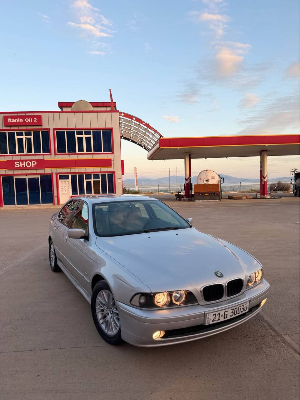 BMW 2001  سەقەر
 سەیارەکە زۆر جوانە هی مالانە پاک و خاوێن ماوەتەوە  

مواسەفاتی تەنها سلایت نیە  فولە کوشن جلد   و بەرە دەگا جلد  و کوشن بەرز و نزم  و ئاوێنە کارەبایی و لیدی  بن دەگاکانی  تەبریت لەمس و  تەحەکوماتی سەر سوکان و  سەیارەکە پێویست بە وەسف ناکات مواسەفاتەکانی دیارە  و زۆر جوانە

سەیارەکە :١٥٠ هەزاری واقحی ڕۆشتوە 
 
وەکو بۆیاخ بی بۆیاخە  سەیارەکە مالی دۆستە  رەقەم و سەنوی تازەیە وەکالە بە شەرت ٤ تایەی تازە  

شوێن: ڕانیە 
***********
***********wats appp w vibat رانية, السليمانية
