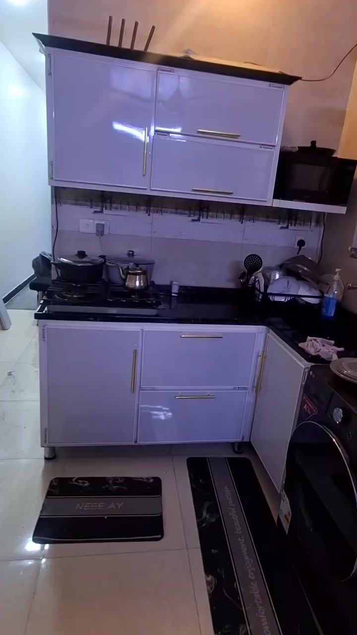 غرفه سعره 750 كاونتر نضيف سعره 350 مكاني حي الجامعه بي واتساب ***********
