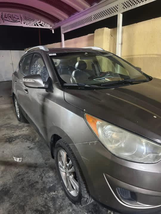 السلام عليكم 
سياره هونداي توسان
للبيع موديل 2011
وارد أمريكي 
تخم تاير جديد 
حدادية صدر جديد 
ارضيه جلد 
شاشه تاب 
تحكم ستيرين 
محرك 2000دوش 
رقم صلاح الدين دولي 
السياره ليبل واحد مابيه غير بس جاملغ صبغ فقط 

السياره جاهزه مابيه اي نقص 

السعر 133 وبيه مجال 

***********
