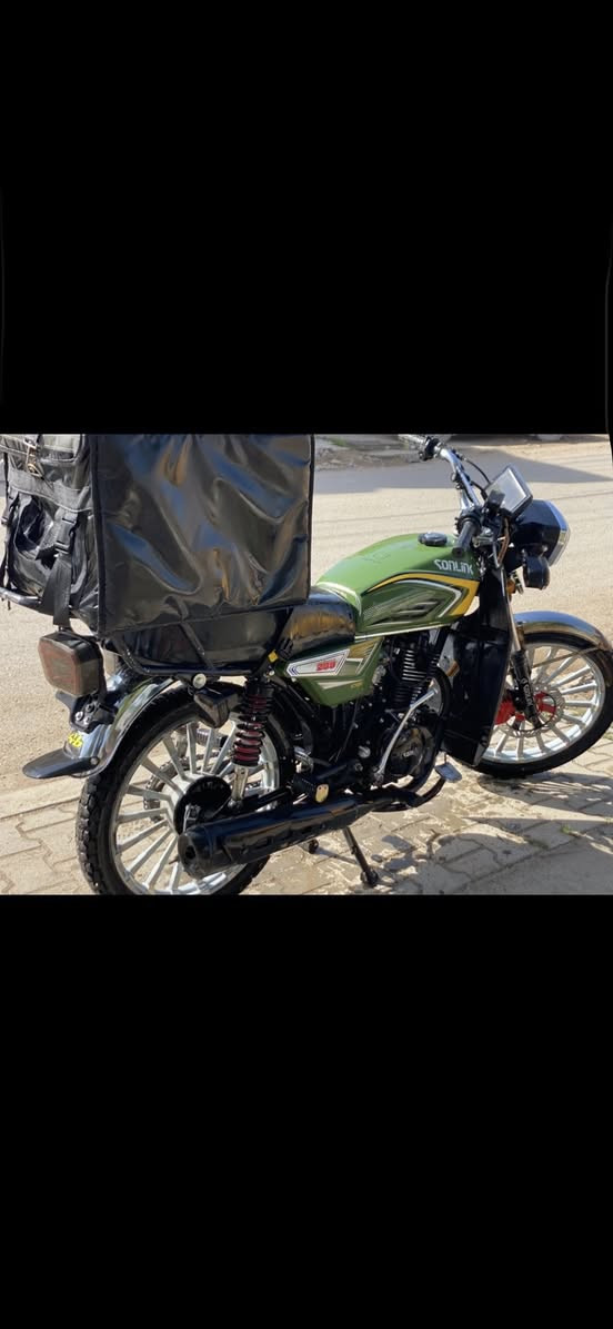 دراجه ايراني سولنك للبيع موديل 25 مكينه 200  لون زيتوني دراجه خير من الله شلعه معدل تخبل مكفوله من التنقيص والتبخير نقصها الشاشه ما تشتغل السعر 690 مكاني جزيره بغداد السياحية رقم ***********
