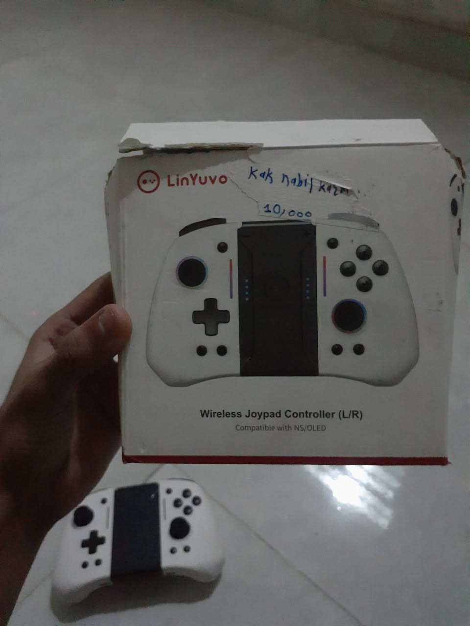 يد تحكم LinYuvo Wireless Joypad
مشتراة من أمازون.
نظيفة جدًا وحالتها ممتازة.
شغالة 100% بدون مشاكل.
متوافقة مع Nintendo Switch / OLED.
جميع الأزرار والأنالوكات تعمل بشكل طبيعي.
استخدام خفيف ومع العلب 
السعر 8000


**إذا كنت صاحب هذا الإعلان وتريد حذفه لأي سبب، رجاءا أرسل رسالة إلى الدعم الفني**