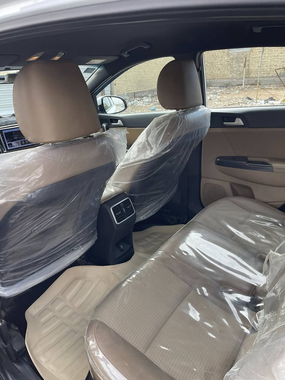 سبورتج للبيع موديل 2019خليجي مكفولة من لصبغ وتبديل فقط بارد اثر شخط بالباب ومسويهن كارت كير مكينة تبريد تتفئه شركة حساسات خليفي امامي شاشة كامرة تحكمات ستيرن ثلاث انضمة قيادة سيارة بعدها على وضع الشركة ماشية 49حقيقي باسمي لسعر 194وميها مجال قليل مكان سيارة لكرخ تقاطع درويش ***********
