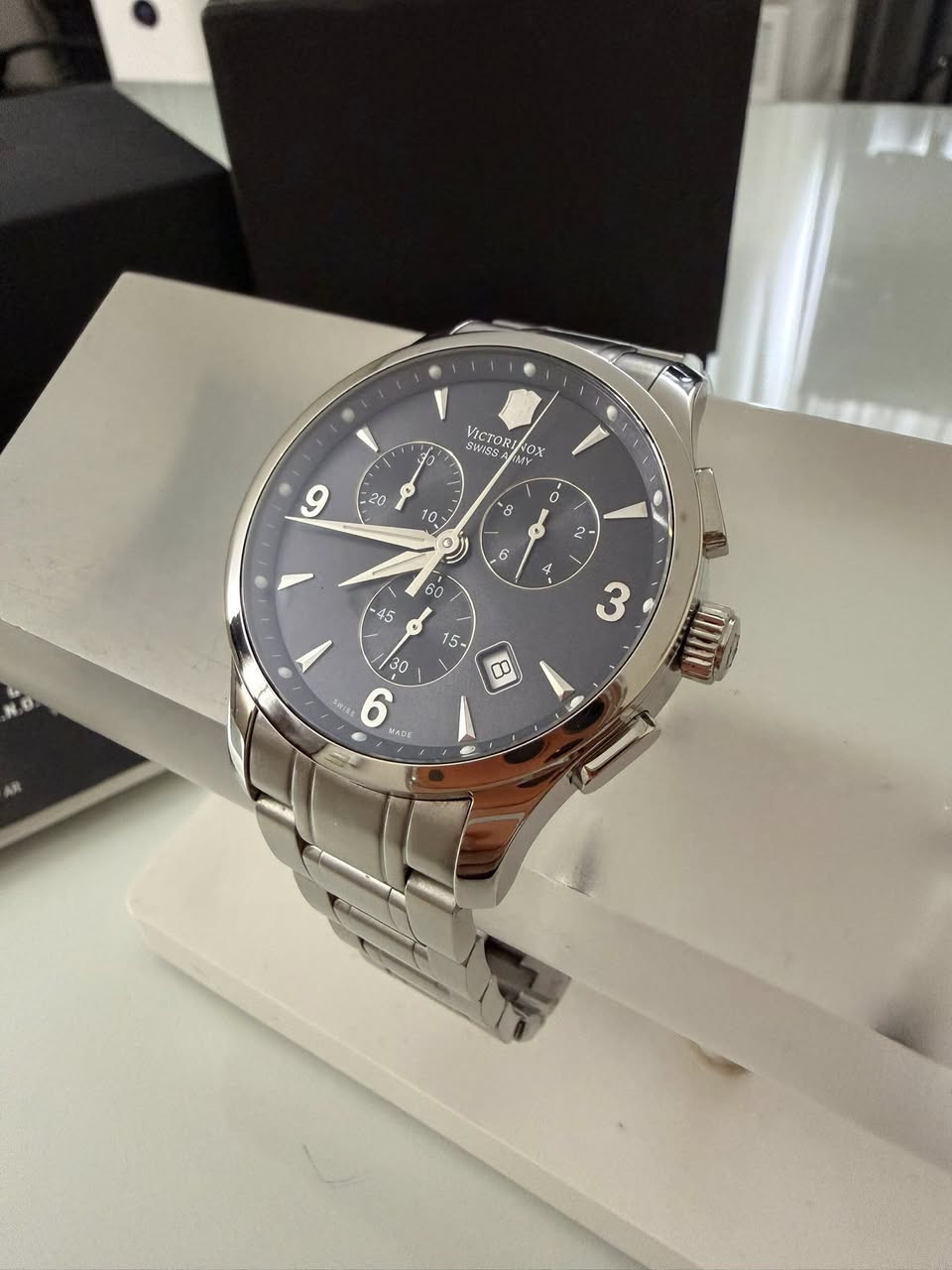 ساعه سويسريه اصليه 100% نوع VICTORINOX مستعمل بحاله ممتازه ستوب واتش كرونوجراف زجاج كريستال زفير مقاوم للخدش مينا لون اسود ملوكي قطر 42 قفل فراشه مع كامل المرفقات مطلوب 160 دينار اردني للتواصل على الخاص او على الرقم 0785261118


**إذا كنت صاحب هذا الإعلان وتريد حذفه لأي سبب، رجاءا أرسل رسالة إلى الدعم الفني**