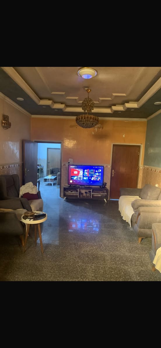 💥💥💥💥💥💥💥💥💥💥💥💥💥💥السلام عليكم بيت للبيع 200 متر ‏مؤثث طابقين والطابق مفصول بدرج خاص بي 5 غرف و4 حمامات كل طابق بي مطبخ وصالة وقريب على القناة وعلى 3 شوارع 
واجهة 8 ونزال 25 

يتوفر تصوير للبيت كامل

السعر: 320 مليون

للاستفسار: ***********
💥💥💥💥💥💥💥💥💥💥💥💥💥💥
