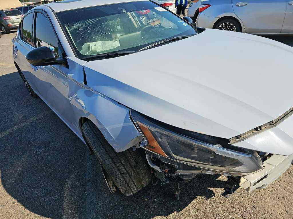 السلام عليكم التيما للبيع سموك SR plus موديل 2023 رقم سليمانيه هزه وسنويه جديد ضررها موضح بالصور جامرلوغ امامي والباقي مكفول من الشخط بجم كبس 
فول مواصفات تشغيل عن بعد فتحه كشنات جلد تدفئه حساس خلفي رادار 360 درجه
ماشيه 42 الف ميل كتاب تضليل وياها 
السعر 183 وبيه مجال بسيط 
مكان السياره ديال المقداديه 
الرقم ***********
