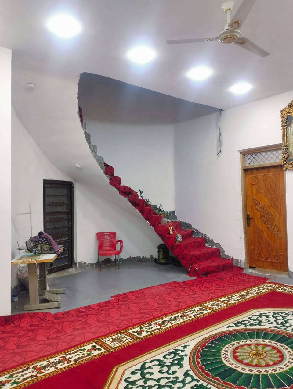 بيت زراعي مساحه 350زراعي المهيديه بي وصل تطويب خدمات ماءمجاري كهرباء السعر 160مراجعه *********** مكتب نجمه الجنوب امام شقق الشموخ/م/ذي قار
