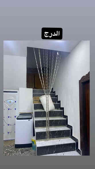 بيت للبيع في البصرة الحيانيه شارع موسى الكاظم على المستطيل مساحته 150متر جاي نمشي بطابو لبيت كامل الجدار معجون والسقف جبس بورد ماعده المطبخ بناء وره السقوط كونكريت يحتوي  على طارمه وحمام ومنور  خارجي استتقبال وصاله جبيره وصاله صغيره مفتوحه على المطبخ ودرج وحمام داخلي وغرفتين من ناحيه الجوره كلش طيبه وناس معدله واهل البصرة  والسعر 115 وبي مجال
تواصل  عبر رقم الهاتف ***********
