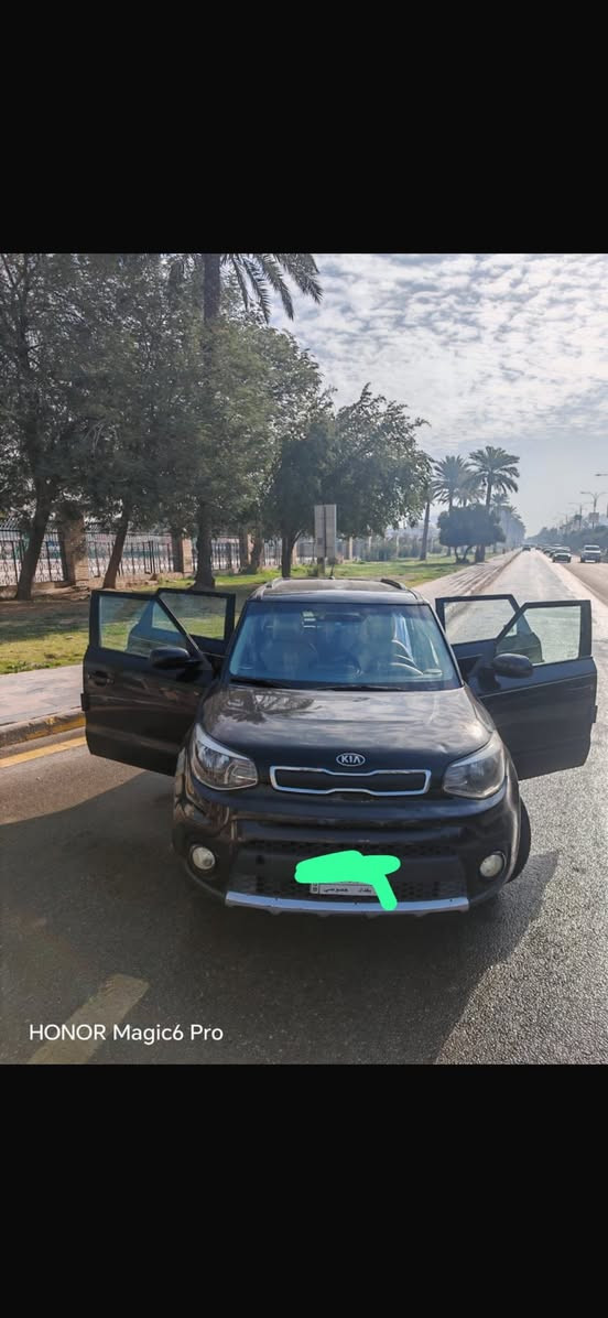 السلام عليكم للبيع كية صول 2016وارد امريكي حادث كما في الصور ماشية 98ميل محرك 1.6GDI نص فول مواصفات شاشة كاربلي كامرة امامية وخلفية تخم تايرات جديدة ودشمة جديدة السعر 104 الااتصال ***********
