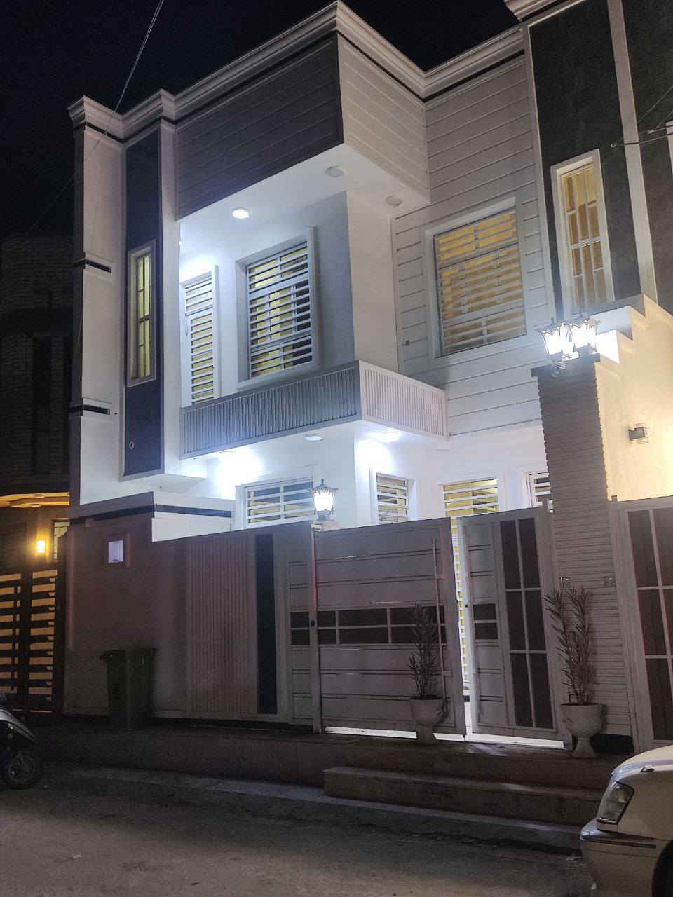 بيت بناء حديث 150متر
بالإسكان الصناعي قرب مجسر الاسكان الصناعي
الطابق الأول طارمه استقبال وصاله وغرفتين نوم ومطبخ وصحيات داخليه وخارجيه ومنور
الطابق الثاني يتكون من 4 غرف وصاله وصحيات
السعر والتفاصيل اتصل ***********
