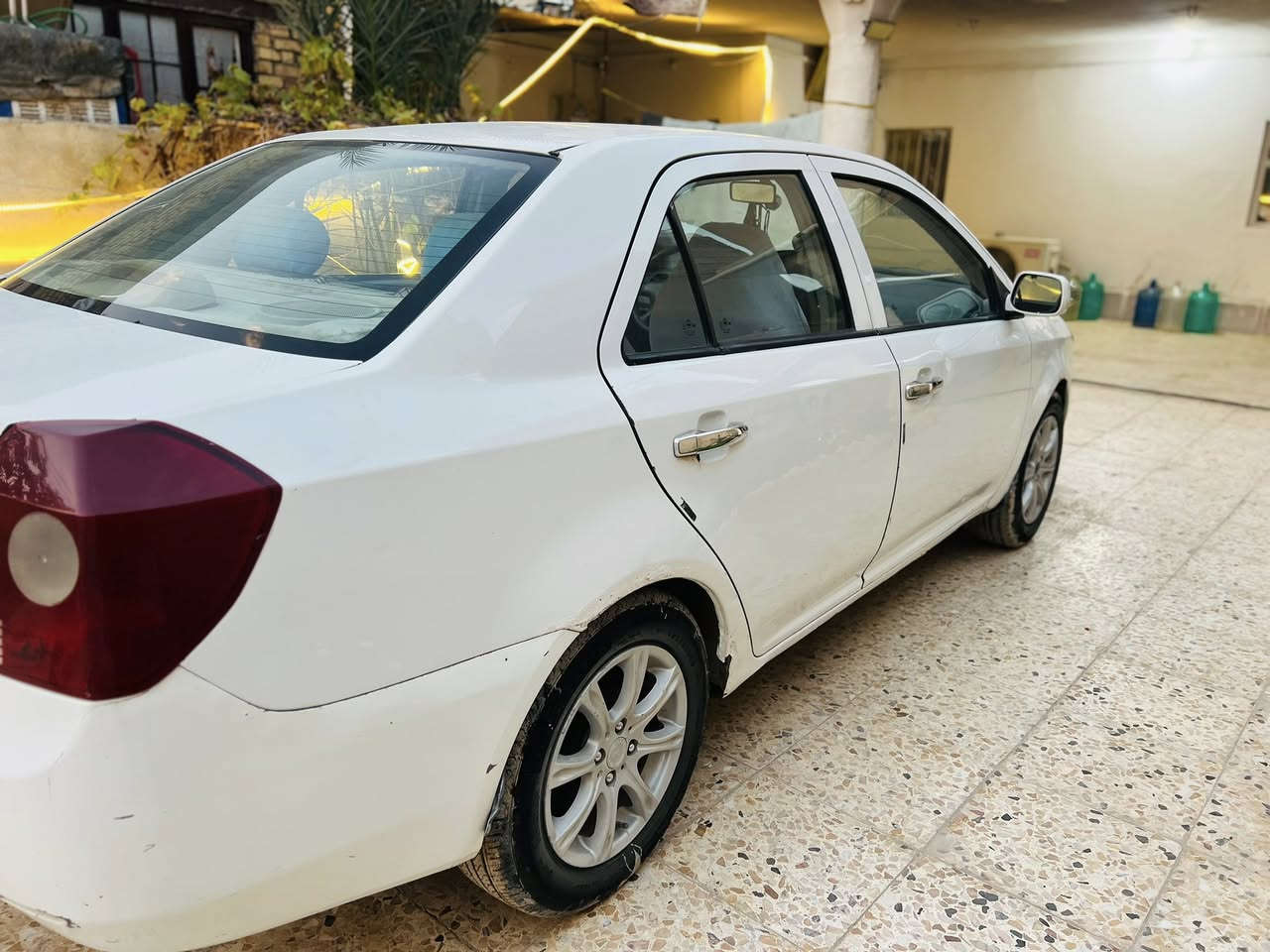 السلام عليكم 
جيلي MK موديل 13 رقم بغداد كير مكينة صدر مكفولات تخم تاير جديد تبريد ثلج كهربائيات فول خير من الله السيارة بيها فقط صبغ قليل بالدعاميه الامامية 
السعر 42 وبيها مجال ‭***********‬
