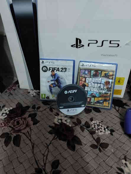 السلام عليكم متاح بلي5 للبيع مع يدات 2وحده شغاله والثانيه بس يرادلها تصليح مع أربع اقراص بعده نضيف سعره 450 مكان فلوجه ***********
