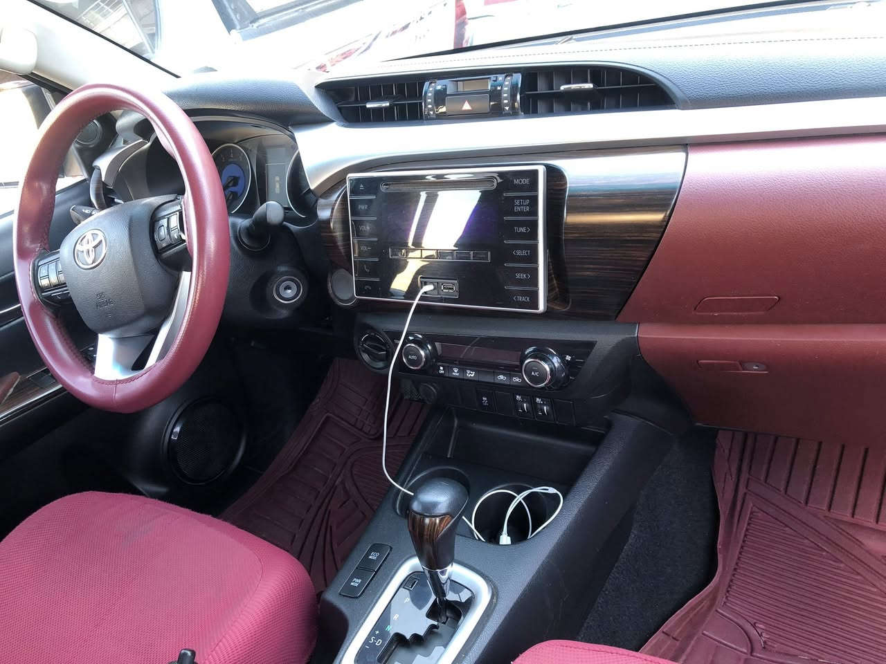 بسم الله الرحمن الرحيم
تويوتا هايلوكس ٢٠١٩  شركة جهان 
بدون صبخ و بارد دعامي لي دعامي شرط
ماشية ١١٢ الف كيلو 
سنوي جديد حتي  ٢٠٢٩
***********
***********
