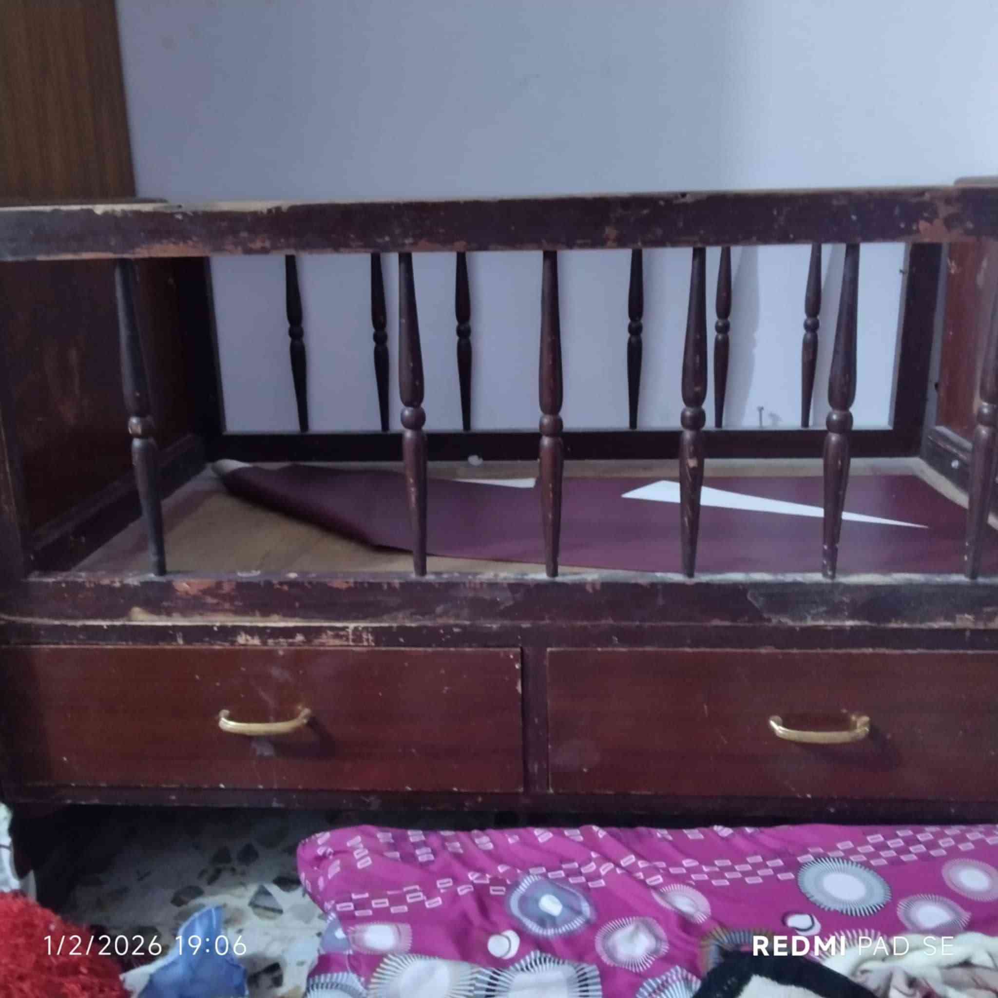 السلام عليكم جمعياً
سرير منام اطفال تزكام شغل ممتاز 
الخشب القديم درجة ممتازة
السعر ٣٠٠


**إذا كنت صاحب هذا الإعلان وتريد حذفه لأي سبب، رجاءا أرسل رسالة إلى الدعم الفني**