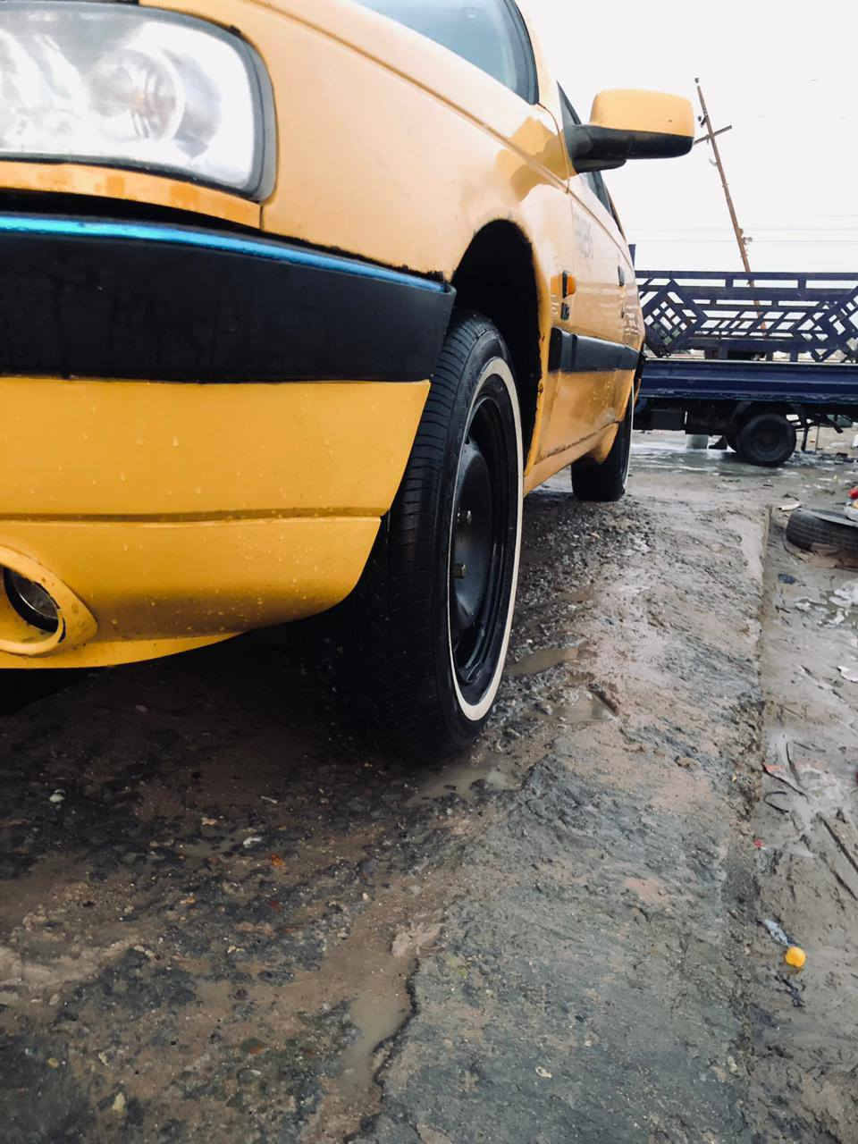 بيجو 405موديل 2016 مكينه قبل يومين شديدها جديده حداديه 100/100 تخم تاير خط ابيض جديد او لايت زنون  باتري كبريسر جديد تبريد تدفئه ملكوطه خياسات   تبديل بنيد او مدكر اثر جراد دعاميه جديده حواضن كله جديد كهربائيات كله شغاله مصفره هيئه غرامات سنويه 30رقم دوالي تحويل ثاني يوم  شرط *********** عنواني بصره السعر 37او بيها مجال
