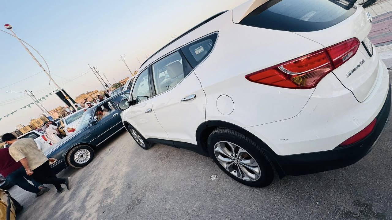 السلام عليكم 
سنتافي خليجي للبيع موديل 2014 سته سلندر 7 راكب رقم ذي قار تحويل ثاني يوم 
مواصفات شاشه حساس خلفي فور ويل كشن جلد كهرباء السياره سويج. رقم ذي قار بيه باب السايق فقط بارد ورش صبغ بدون تبديل بدون اي ضرر داخلي  سعره 162 وبيه مجال قليل للشراي سعر النترا   ***********
