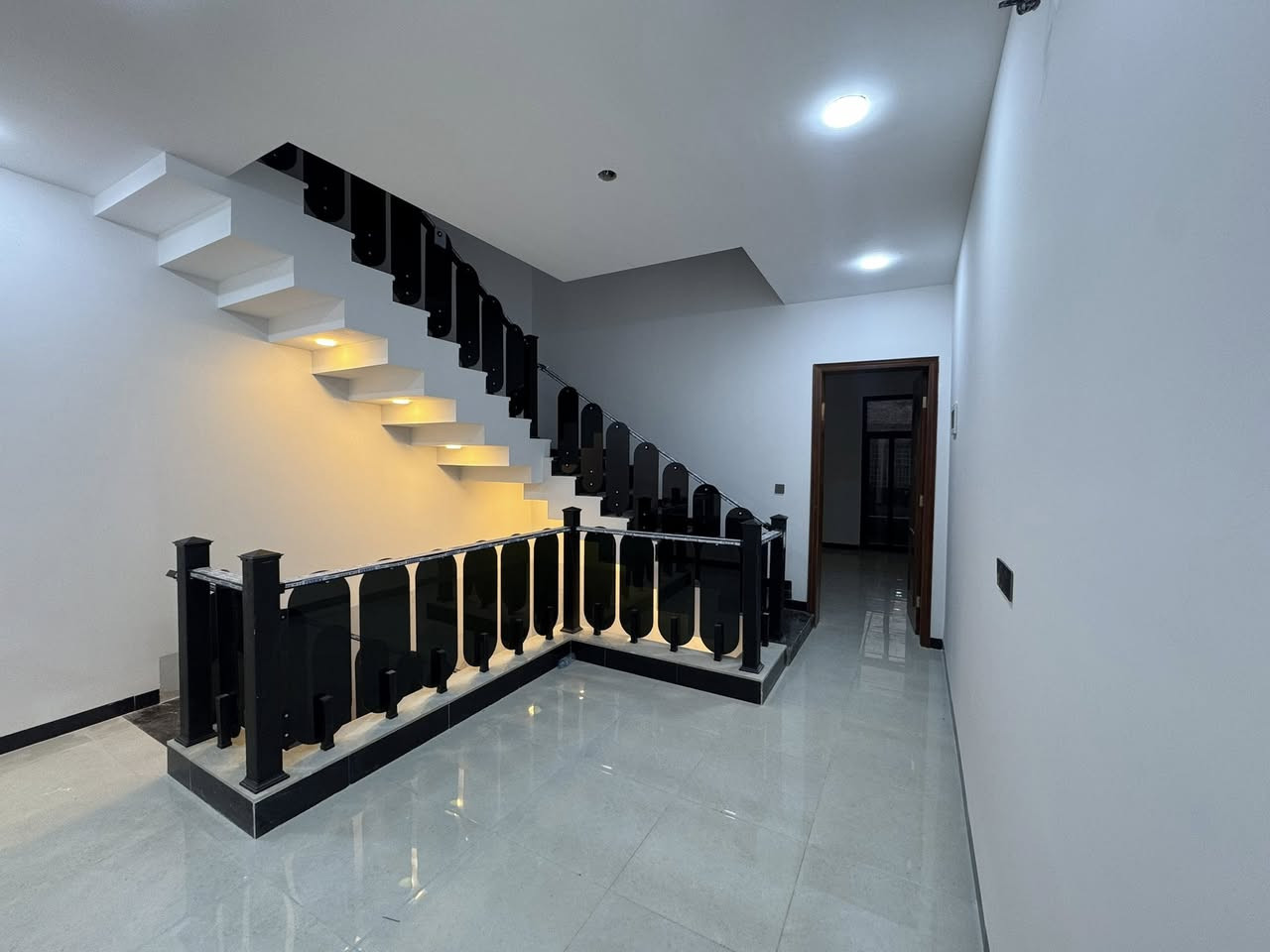 يعلن مكتب عمار للعقار 

للبيع دار 100 متر  الواجهة 5متر

‏حي الجهاد الرفاق قرب شارع 40كما واضح في الصورة قريب من شارع مطار بغداد الدولي 

‏بناء مستقل غير مشترك 

‏يحتوي على مدخلين صالة ومطبخ وخدمات  عدد2 

‏وغرف نوم عدد3

‏ بناء حديث 2026

للإستفسار الاتصال على واتساب متوفر

***********   

‏يوجد لدينا عروض في جميع مناطق حي الجهاد
