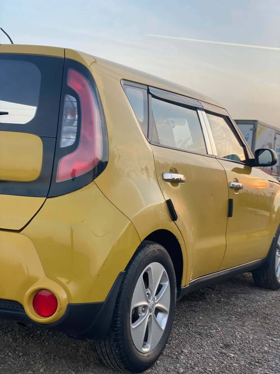 السلام عليكم كيا صول موديل ٢٠١٥ خليجي رقم واسط انكليزي سنويه مانافذه  مكينه ١٦٠٠ دوش تخم تاير حداديه تبريد باتري سياره جاهزه السونار مرفق بالصور السعر ٩٨ وبيهه مجال اي استفسار رقم صاحب السياره *********** مكان السياره كوت طريق الحي
