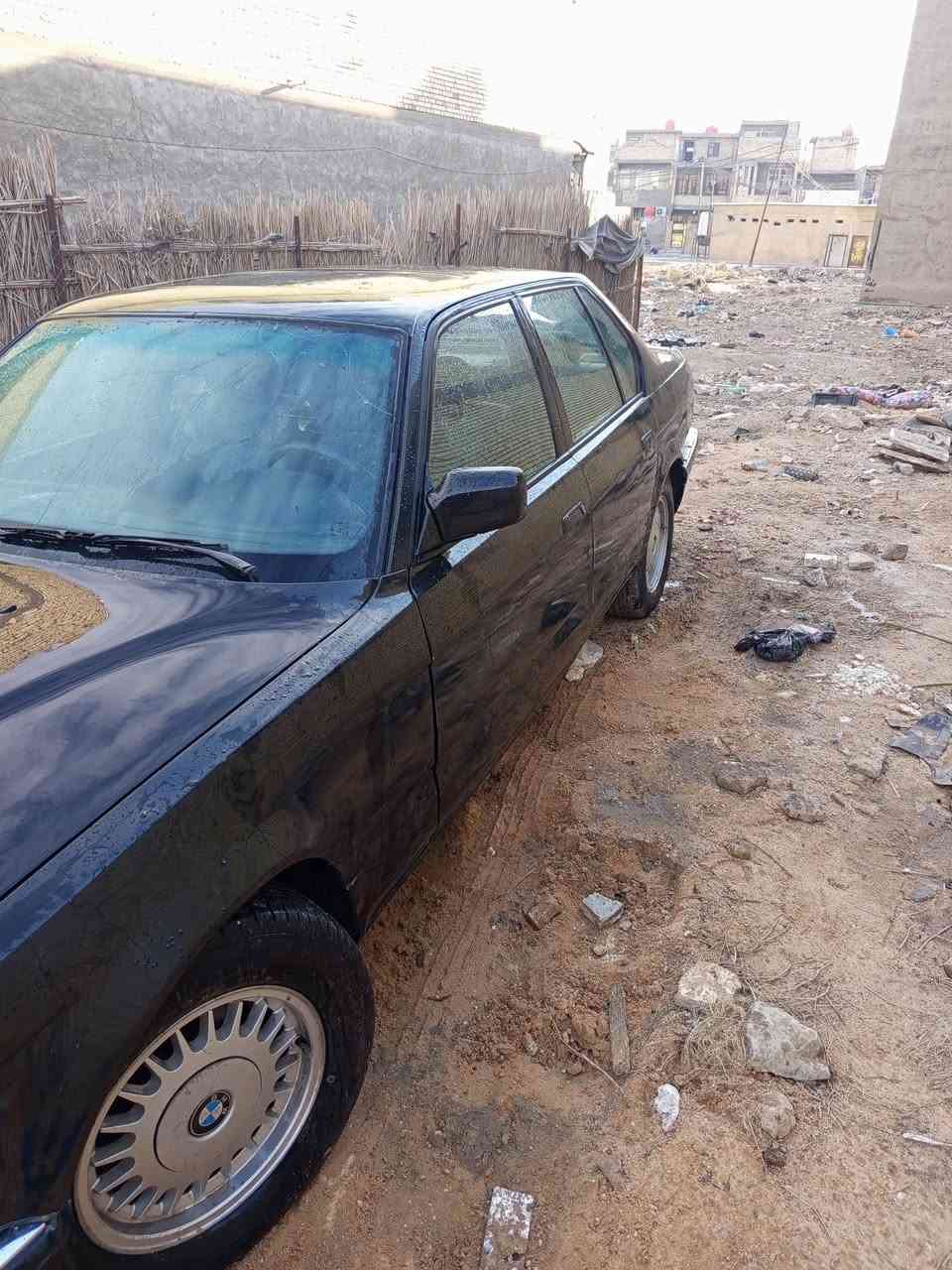 سلام عليكم للبيع BMW 735  السيارة نظيفة جدا بلادي فقط مصبوغة عام للجمالية  موديل 1991 محرك مفتوح الون اسود كذاب  رقم بغداد   الداخل  السيارة نضيف  العنوان بغداد ***********
