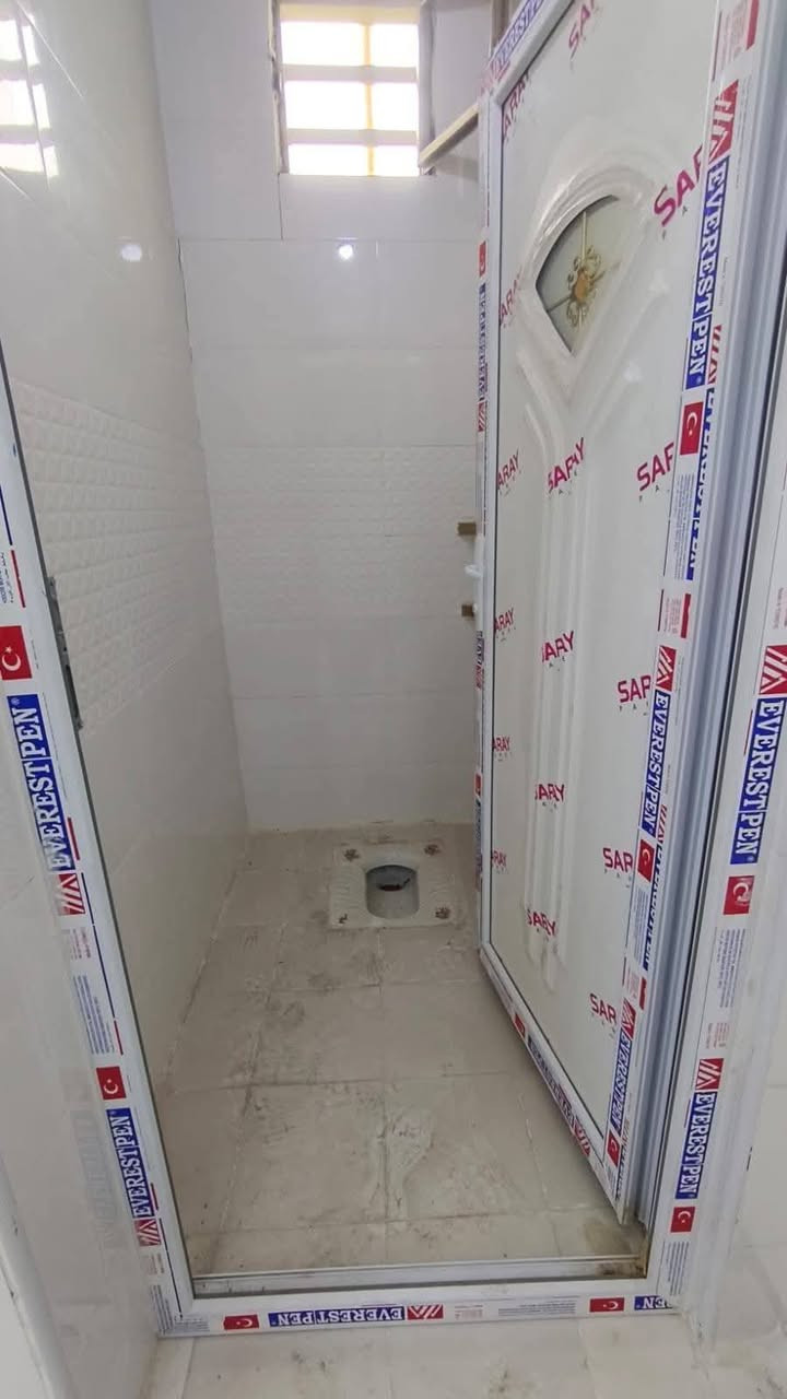 —————————————————————يالله يعلن ———
مجمع كلش راقي 🏡 دار ((50متر      بلاش بلاش))                         🔺طابو زراعي سند 25
------------____________ *********** ☎️☎️
       بلاش     بلاش         📍 موقع الدار  👇🏻

         #النجف - #مقابل قريت لقدير 
-  *********** 🤑 🟣
—————————————————————

🏗  البناء حديث والشغل درجة اولى شارع 20عرض
  

مجموع غرف النوم 1 صاله+مطبخ 
  
 عنوان لمكتب مقابل قرية لغدير
