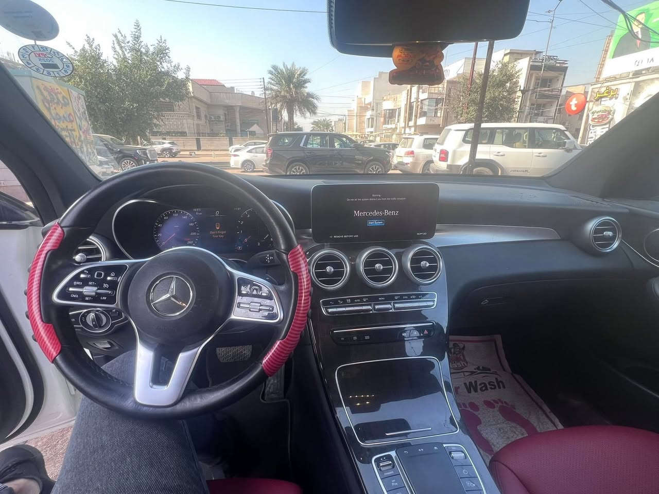 للبيع | Mercedes-Benz GLC 300 موديل 2022
سيارة مرسيدس GLC 300 موديل 2022، بحالة ممتازة، تتميز بالفخامة والأداء العالي مع تصميم عصري وتجهيزات متطورة، مناسبة للاستخدام اليومي والسفر.

المواصفات:

* موديل: 2022
* الفئة: GLC 300
* محرك 2.0 لتر تيربو.
* ناقل حركة أوتوماتيكي 9 سرعات (9G-TRONIC).
* نظام قيادة ديناميكي مع أوضاع قيادة متعددة.
* شاشة معلومات وترفيه كبيرة.
* كاميرا خلفية وحساسات أمامية وخلفية.
* نظام تشغيل وإيقاف بدون مفتاح.
* مقاعد جلد كهربائية.
* إضاءة LED.
* مثبت سرعة.
* عجلة قيادة متعددة الوظائف.
* مكيف أوتوماتيك ثنائي التحكم.

حالة السيارة:

* السيارة بحالة ممتازة.
* الفحص متاح للراغب بالشراء.
* جاهزة للاستخدام ولا تحتاج أي مصروف.
تبديل بنيد ومصبوغ + جاملغ ايمن مصبوغ .
عنوان السيارة بغداد - المنصور 

للاستفسار أو المعاينة يرجى التواصل على الخاص أو الاتصال
***********
