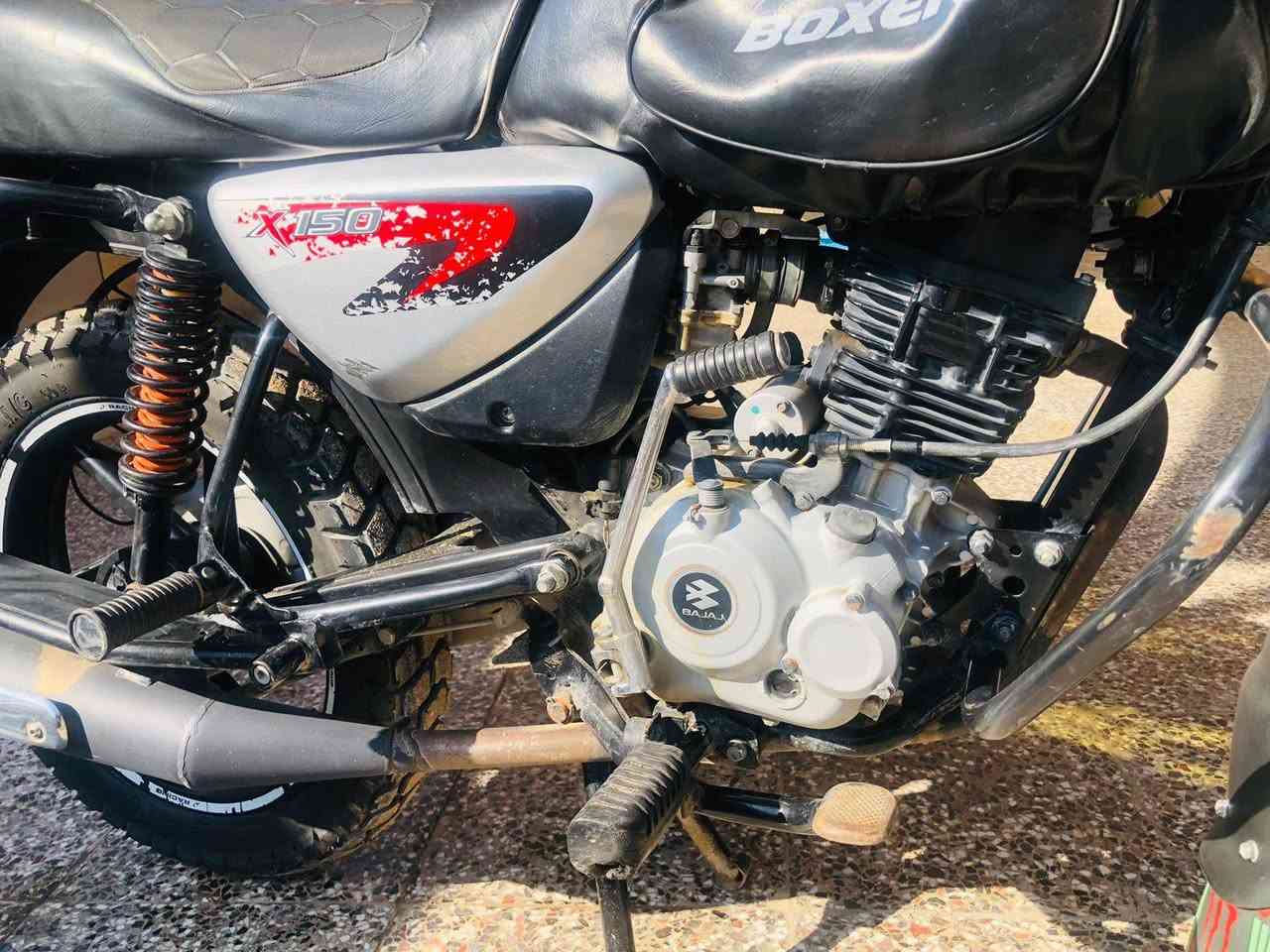 السلام عليكم اخوتي المباوعين دراجة مواليد 23 ممشتغل بيهة دلفري شاهد الله بس لدوام مخليهة  
مرقم وكامل 

دراجة حلوة ونضيفة وسعرهة بعد احلا 
وماديرلهة دهن حي الله لابوية كلة درجة اولى 
 ومداريهة مثل المي بالصينية 
ترايك تروح بيهة لنهضة وترجع وخوك يبقة يمي 

السعر مليونان ونصف 
مكاني بغداد جسر ديالى الجديد 
***********
