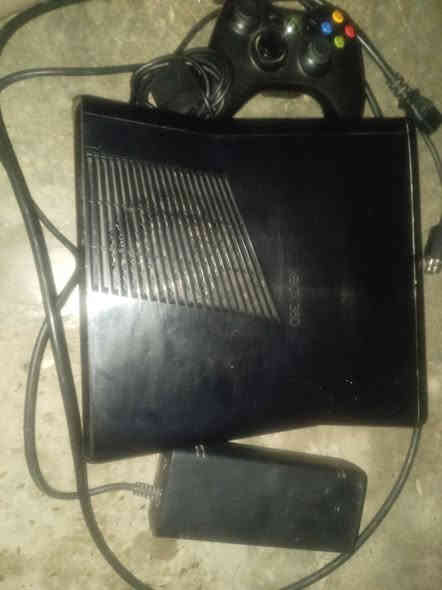 السلام عليكم 
اكس بوكس 360
للبيع 
جوستك 2
كيبل HDMI.
كيبل شاحن جوستكات-
محوله وكيبلها كامله
هارد 500جيجا 
خالي من كل عيب 
السعر خاص وتدلل 🩵واتساب
***********
