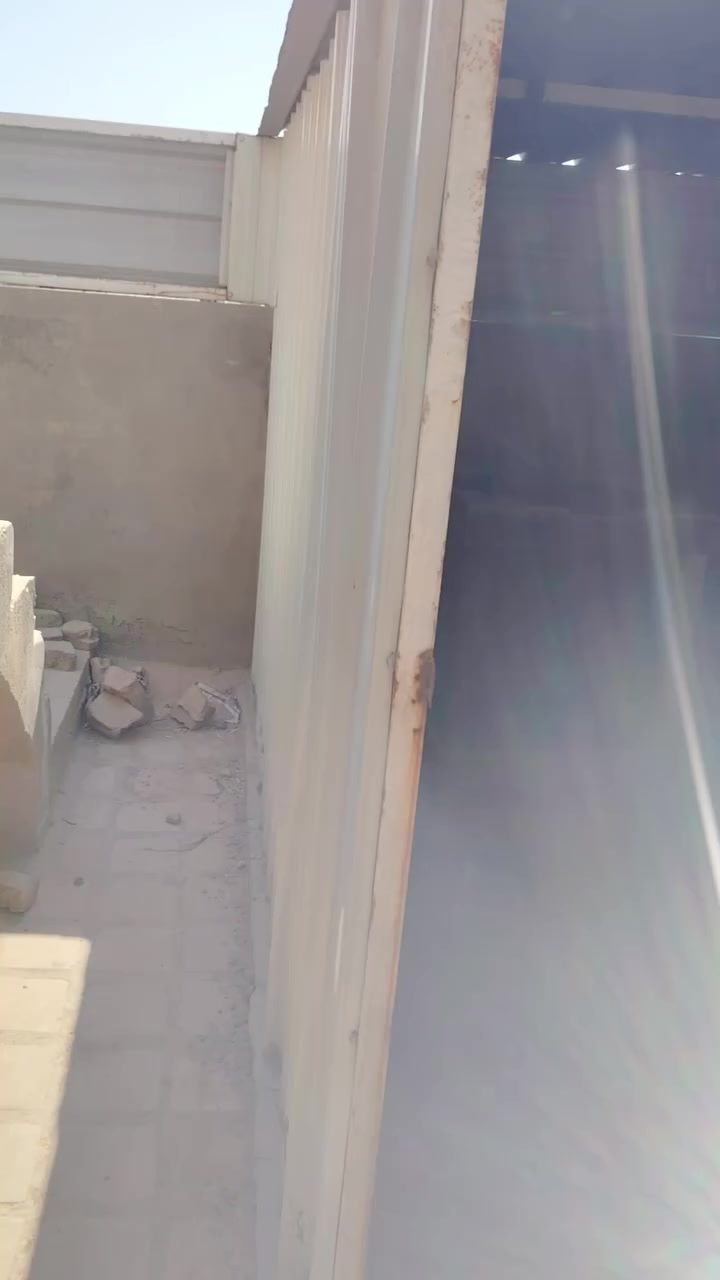 السلام عليكم ورحمة الله وبركاته 
مخزن حديد للبيع نظيف جدا المساحه ٢ ونص × ٣
المكان بابل خلف الكراج الموحد والسعر مناسب جدآ 

***********
