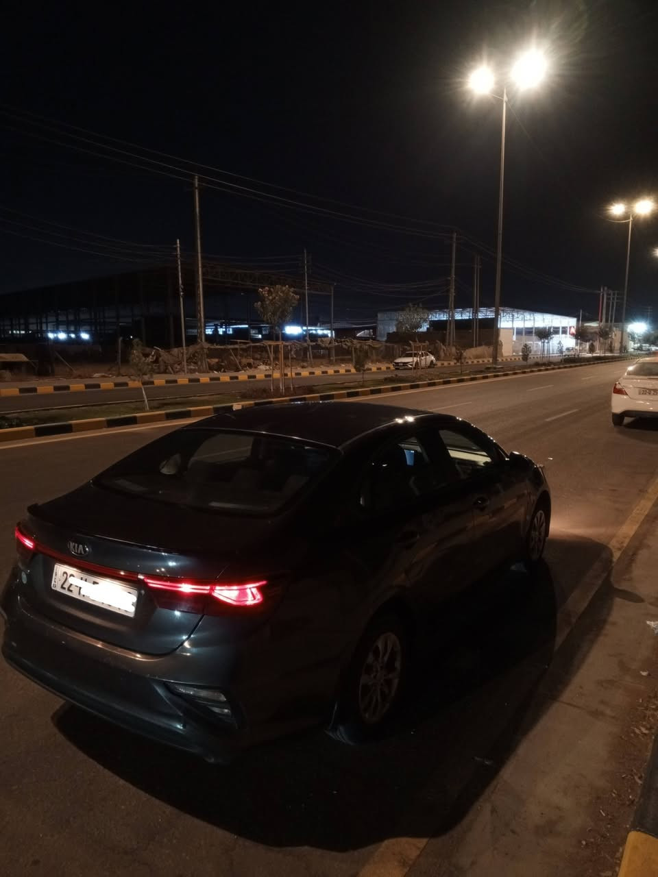 🌹سلام عليكم🌹
سيراتو 2019 خليجي 
رقم اربيل الجديد
بسم شركه تريد وكاله أو تحويل
سنويه جديده ل2031
مكفوله من صبغ وتبديل وحالوب
بيها 3مكانات بارد صغار
محرك مامفتوح
تبريد حدايده كله جديد
موصفات
شاشه جبيره
كامره خلفيه
تحكم جهتين
بلاجكتور

مكان سياره/النجف الاشرف 
للاستفسار 
***********
