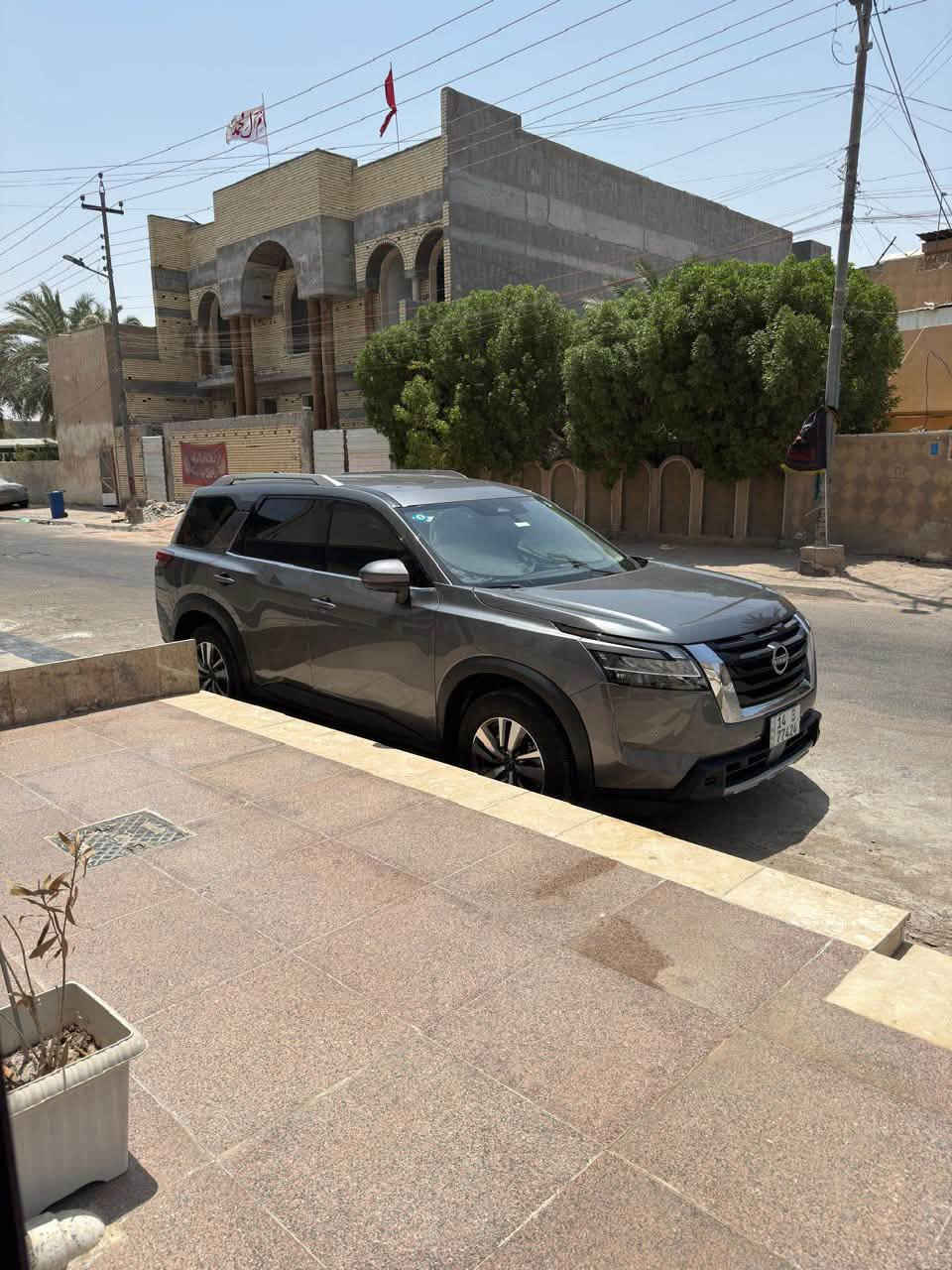 للبيع نيسان باثفايندر 2023 فئة SL
بدون صبغ بدون استبدال (تعديل بارد بالصندوق فقط) 
السيارة مغلفة بالكامل بـ PPF.
الممشى: 70,000 كم
7 راكب
السيارة نضيفة وجديدة جداً ومعتني بيها.
 محرك V6 سعة 3.5 لتر.
 كير اوتو 9 سرعات.
 مقاعد جلد.
 تدفئة للمقاعد الأمامية والستيرن.
 شاشة وسطية 9 إنش مع ملاحة (Navigation).
 شحن لاسلكي للجوال.
ابل كاربلاي واندرويد اوتو لاسلكي.
 تكييف ثلاثي المناطق.
 باب خلفي كهربائي.
 رادار أمامي مع فرملة طوارئ.
 مثبت سرعة ذكي (ProPILOT Assist).
 كاميرات محيطية 360 درجة.
 مراقبة النقطة العمياء.
 تنبيه الخروج عن المسار مع المساعدة على البقاء بالمسار.
 تنبيه حركة المرور الخلفية.
مكان السيارة البصرة.
السعر: ٢٧٥ ورقة

***********
