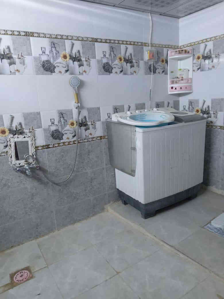 بيت زراعي للبيع مساحه ١٢٠ م يتكون من غرفه. وصاله ومطبخ وصحيات بيت البناء قديم بس مرمم مرتب جاهز للسكن.  
العنوان.  الناصريه.  منطقة الثوره نهاية السوق للاستفسار اكثر ت ***********:
مكتب الياسري للعقار 
السعر المعروض للبيع ٥٠ مليون مع المجال البسيط
