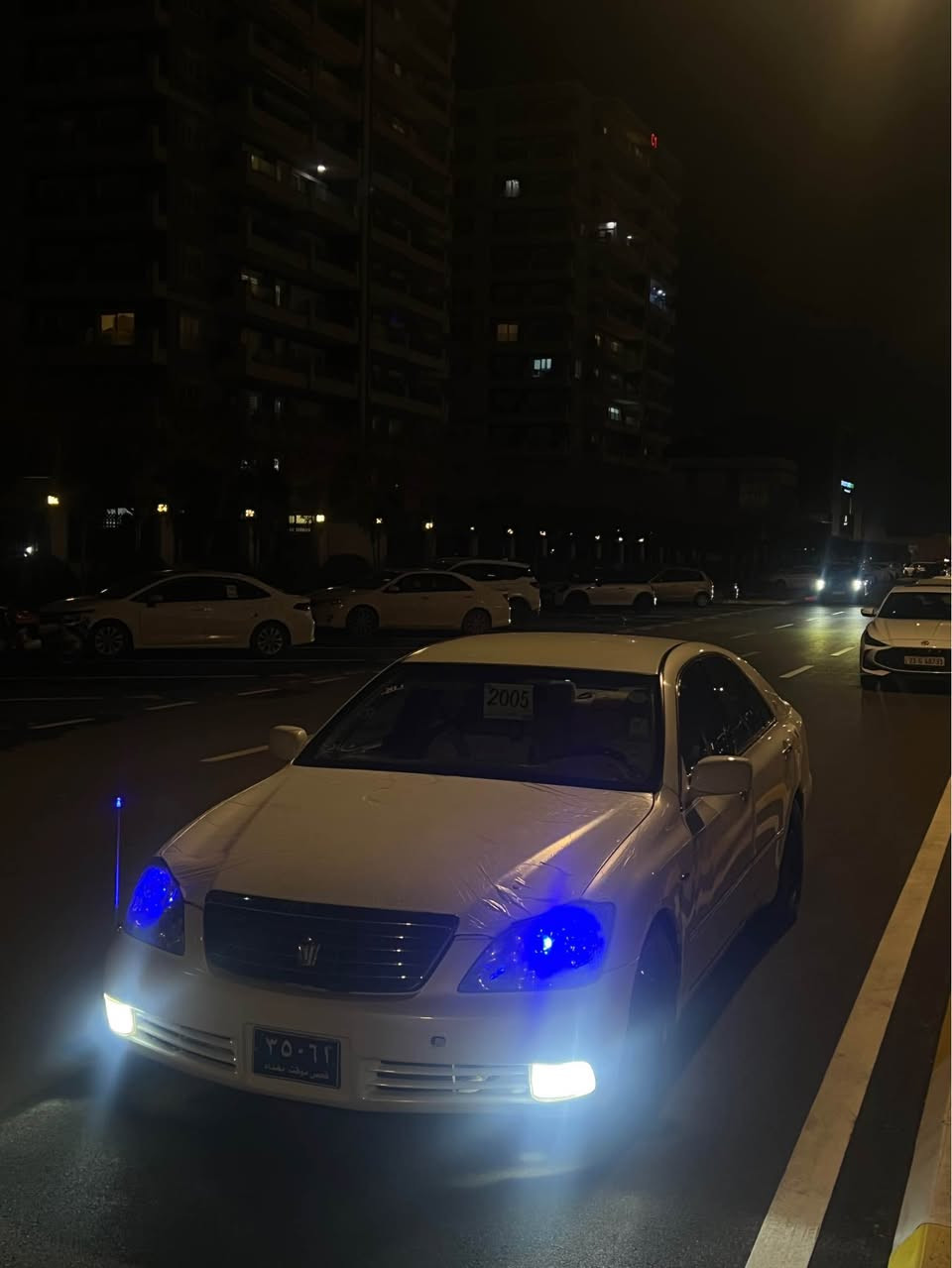 شاهینە مووس 
٢٠٠٥
بجوک بە بجوک ناو زەرد
سەیارەکە جرکەی نیە کامل مەسرەفە
گیرو مەکینە تەبرید بەشەررت
٤تایەی تازەی لەسەرە
رۆنو بانسو هەمووی لۆکە سەیارەی مالە تیر مەسرەفە
رەنگ گۆراو کەفەرو شانسی هەمووی بەشەررت
سەیارەکە بۆیاخی هەیە
پارەی براوەیەکی جوان نیە
٥٥گەلاو کەمیک مەجال
گۆرینەوەش ئەکەم لەسەر دل گرتن
*********** وەتس ئەپی لەسەرە
سلیمانی السليمانية, العراق
